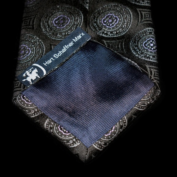 Hart Schaffner Marx Black Silver Medallion 100% Silk Men's Designer Tie - Picture 4 of 4